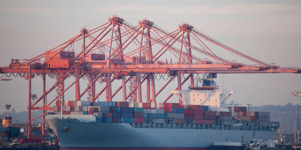 Commercio estero extra UE: a febbraio export -2,5%, import +1,1%